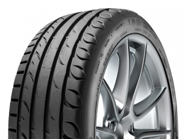 Taurus Ultra High Performance (Rim Fringe Protection) 235/45/R17
